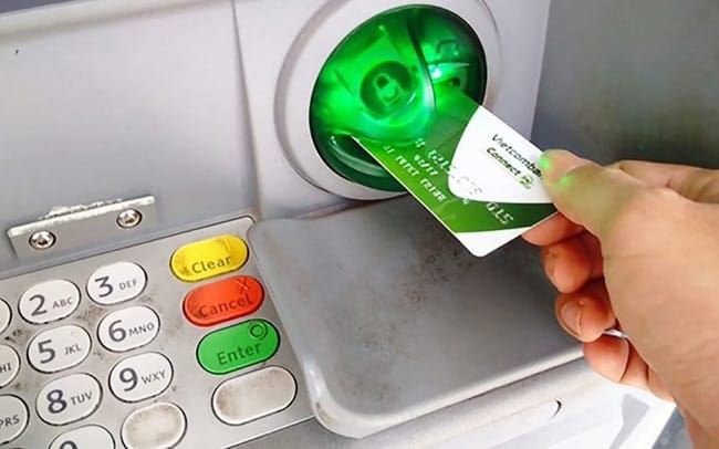Kiểm tra số dư tài khoản qua cây ATM