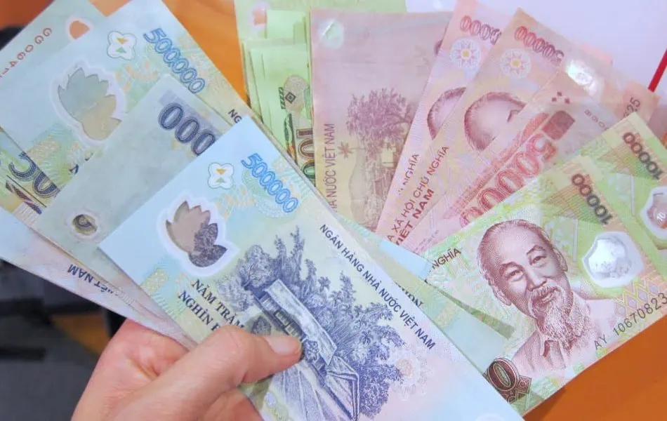tiền Việt Nam được tin ở đầu