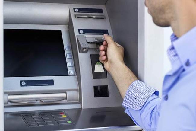 cách rút tiền bằng thẻ ATM ngân hàng