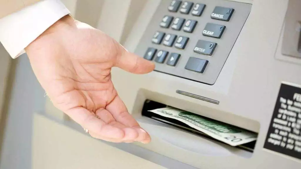 cách chuyển tiền qua cây ATM