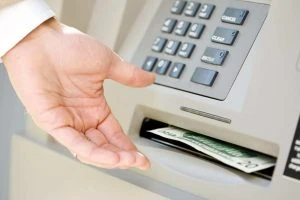 cách chuyển tiền qua cây ATM