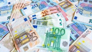 Giá ngoại tệ ngày 15/4: Đồng Euro đồng loạt giảm mạnh