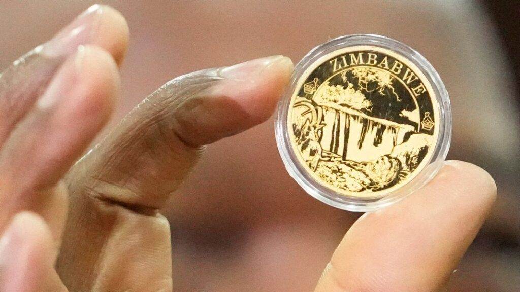 Zimbabwe tung tiền vàng dưới dạng đấu thầu hợp pháp để giải quyết siêu lạm phát
