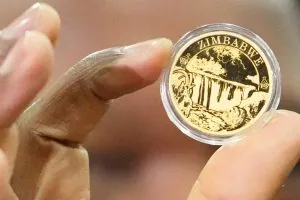 Zimbabwe tung tiền vàng dưới dạng đấu thầu hợp pháp để giải quyết siêu lạm phát