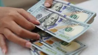 Giá ngoại tệ ngày 15/8: Đồng USD tiếp tục đà giảm