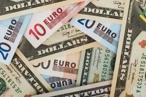 Giá ngoại tệ ngày 23/8: Đồng Euro tiếp tục giảm giá