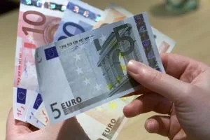 Giá ngoại tệ ngày 31/8: Đồng Euro tăng so với USD