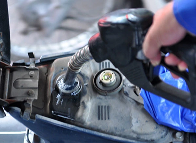Việc tự động ngắt của cò bơm xăng cực kỳ quan trọng trong việc đảm bảo an toàn cho chủ xe 