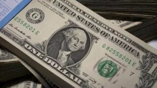 Giá ngoại tệ ngày 16/8: USD tăng trở lại