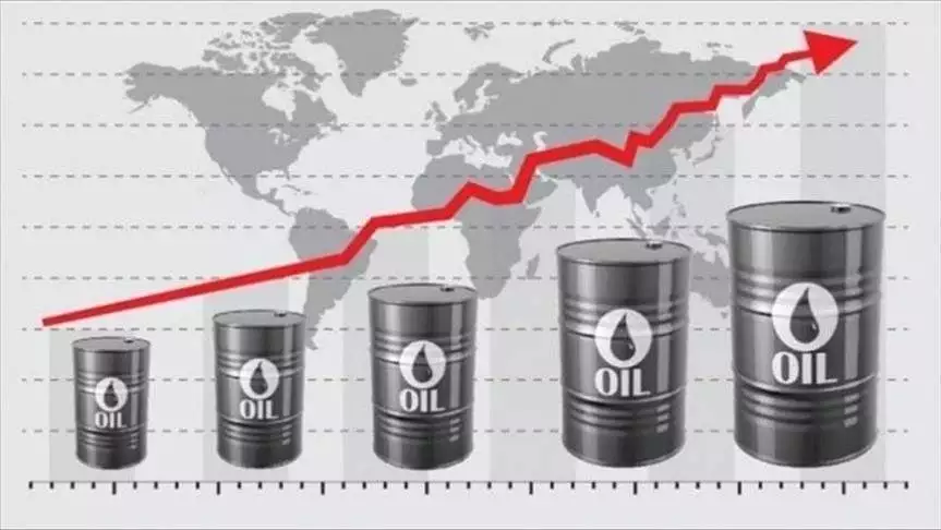 Giá xăng dầu ngày 24/8: Giá dầu tăng do lượng hàng tồn kho thô lớn