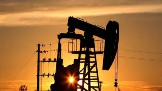 Giá xăng dầu ngày 4/10: Dầu thô trở lại sát mốc 90 USD/thùng