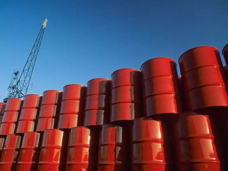 Giá xăng dầu ngày 8/11: Dầu thô tiếp tục đứng yên