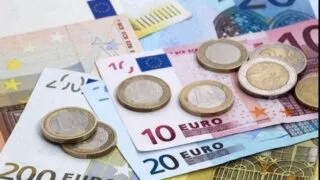 "Thắng lớn" nhờ bắt đáy đồng euro