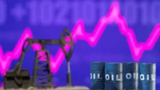 Giá xăng dầu ngày 12/11: Dầu thô tăng vọt 3%