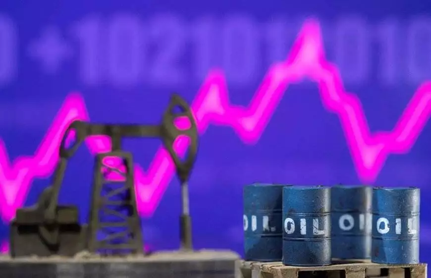 Giá xăng dầu ngày 12/11: Dầu thô tăng vọt 3%