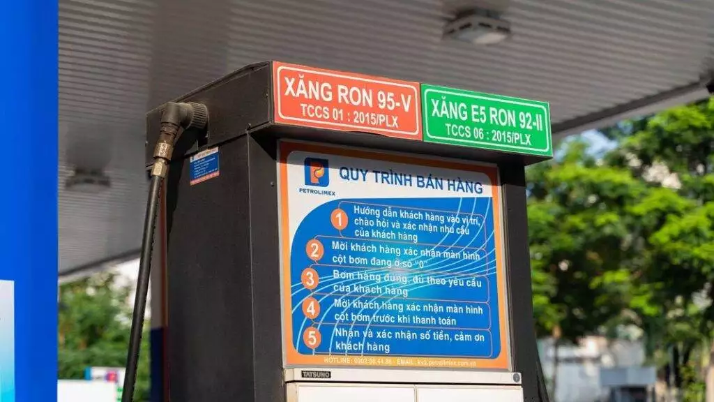 Giá xăng dầu có thể giảm đến 1.500 đồng/lít