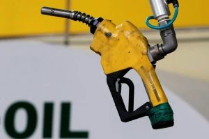 Giá xăng dầu ngày 23/12: Giá dầu thô quay đầu giảm
