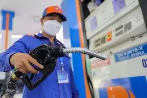 Giá xăng dầu ngày 21/12: Giá xăng tiếp tục giảm mạnh 500 đồng/lít