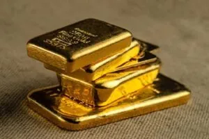 Giá vàng thế giới nhảy vọt lên mức cao nhất kể từ tháng 6/2022