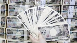 yeyen nhat tiep tuc suy yeu