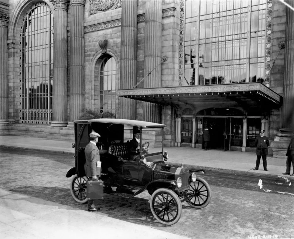 Một chiếc Ford Model T năm 1915. 