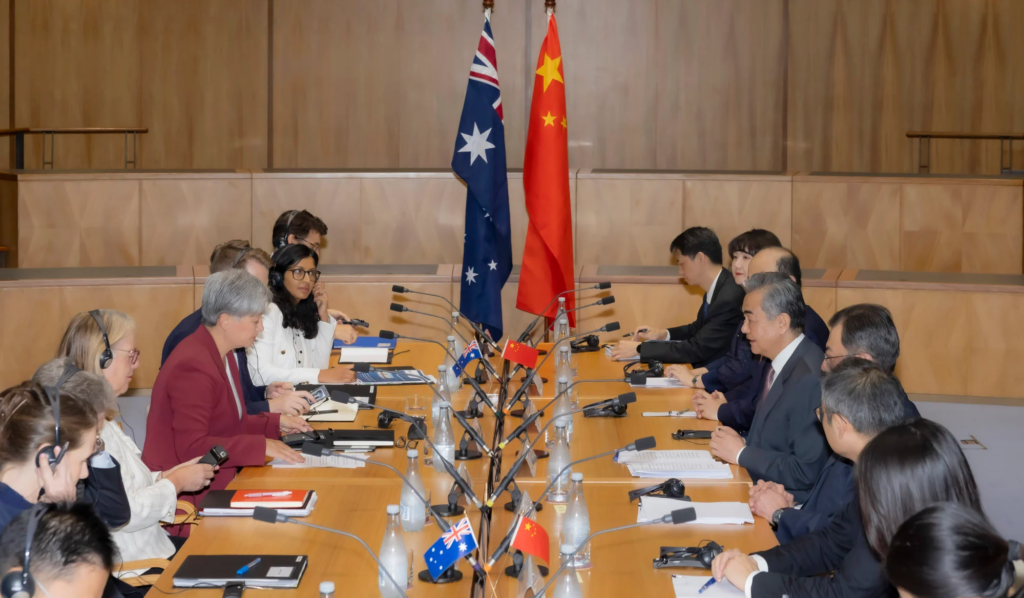 Ngoại trưởng Trung Quốc Vương Nghị và người đồng cấp Úc Penny Wong trong Đối thoại chiến lược và đối ngoại Trung Quốc-Úc lần thứ bảy tại Canberra, Úc