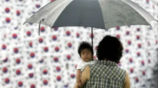 cha me han quoc tang mua co phieu cho con