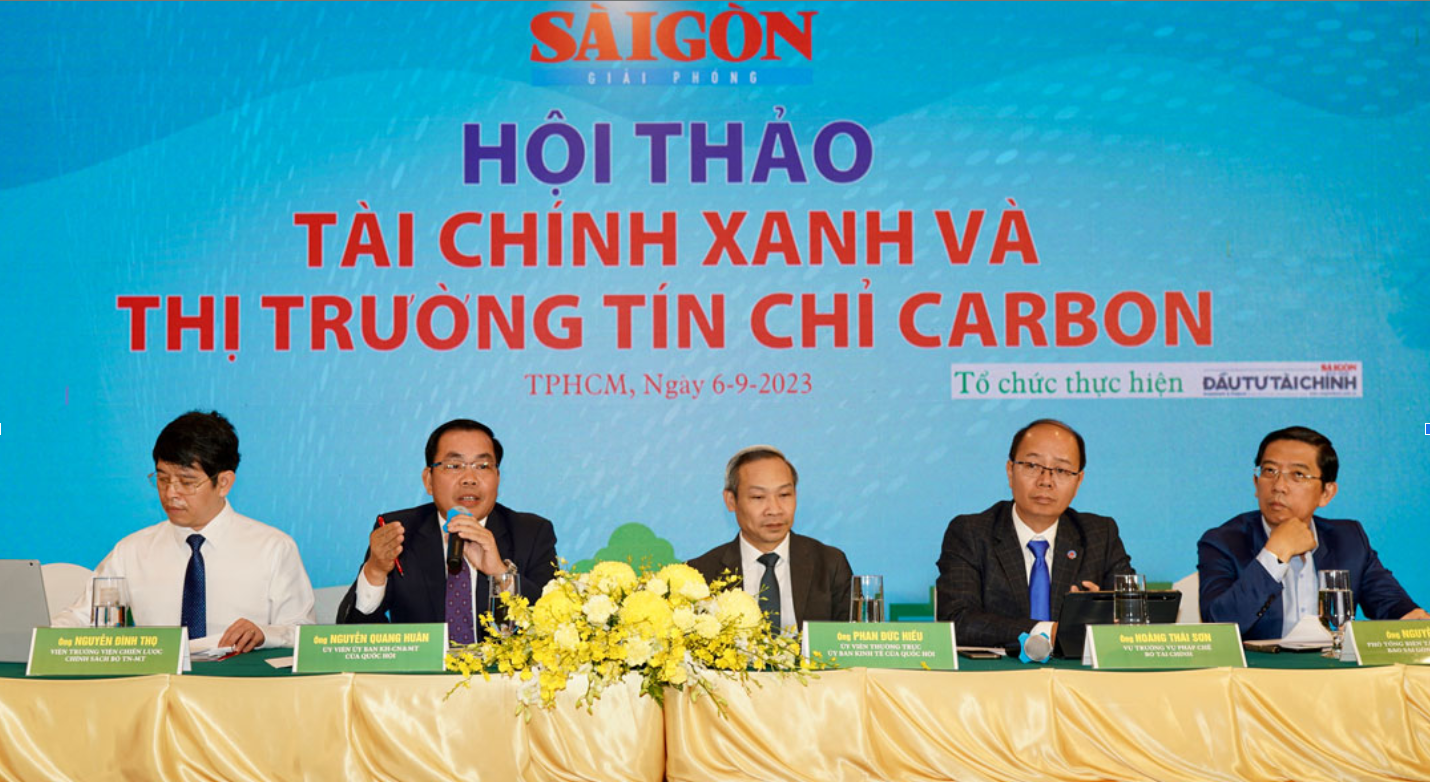 cac yeu to anh huong den gia tin chi carbon