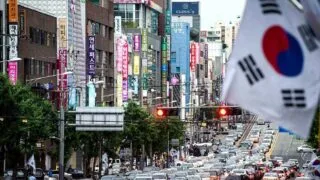 after experiencing a one per cent contraction last year south koreas economy grew by 1 6 per cent in the first quarter from the previous quarter bouncing back to pre pandemic levels afp