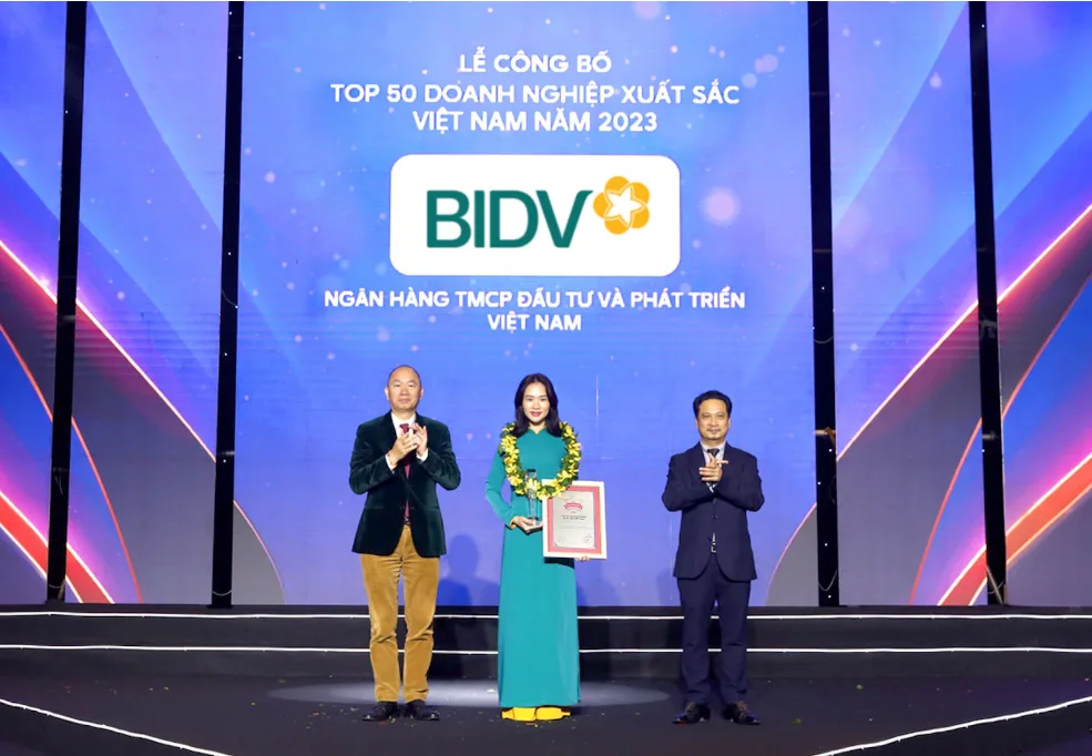 BIDV là ngân hàng gì? Tìm hiểu các sản phẩm & dịch vụ của BIDV 3 thanh tuu cua ngan hang bidv