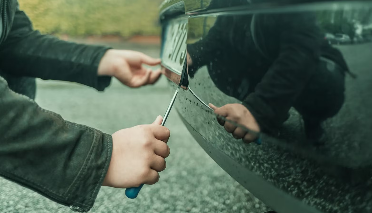 Úc: Vấn nạn đánh cắp biển số xe và cách phòng tránh 2 van nan danh cap bien so xe tai uc