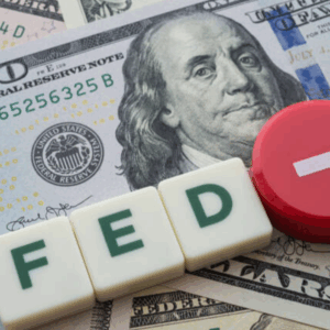 fed ha lai suat lan dau trong nam 2025