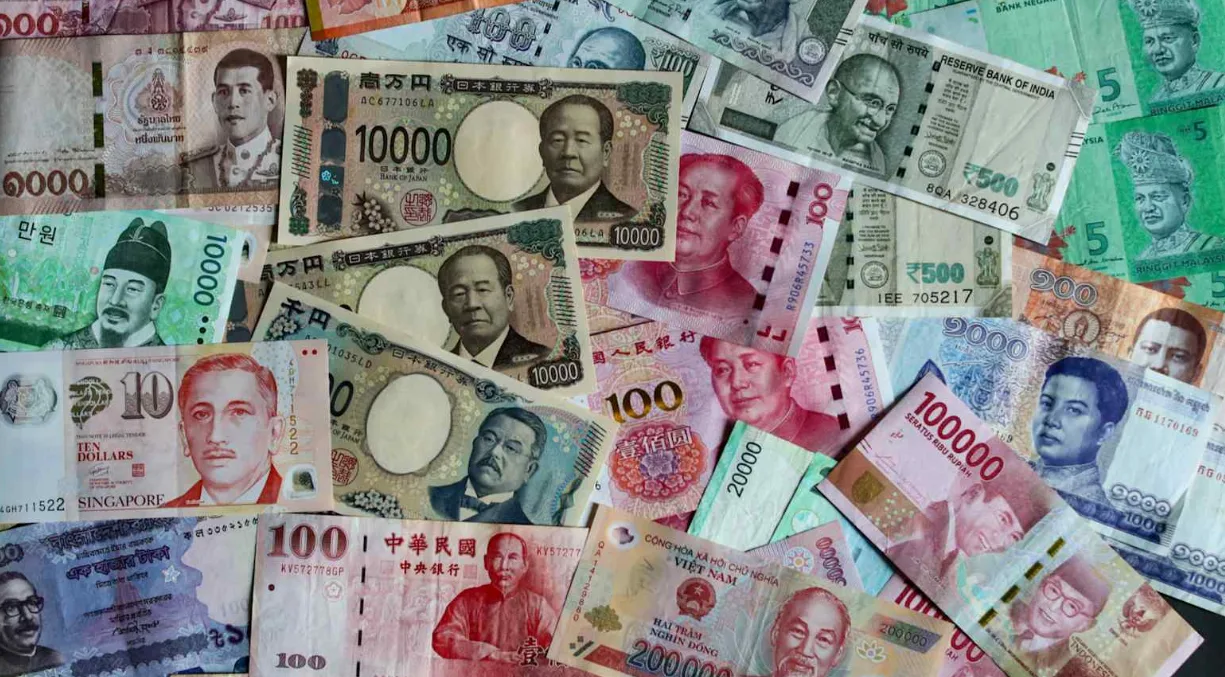 Tiền tệ Châu Á rơi vào bất ổn do khủng hoảng năng lượng 1 tien te chau a chiu ap luc